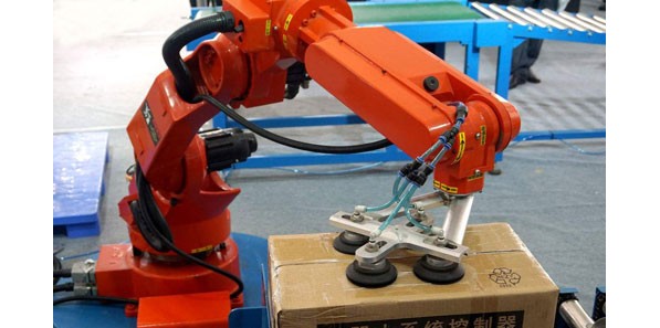 機械手對于塑料機械行業影響深遠