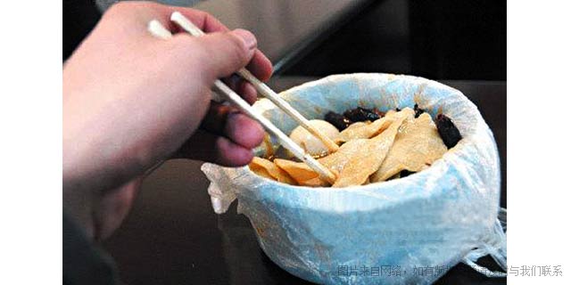 實施“禁塑令” 打包自備飯盒 有人不理解有人支持