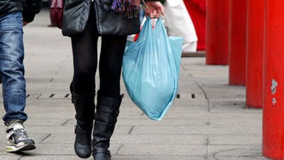 日本大型超市、便利店等計劃在2030年底前廢除塑料購物袋