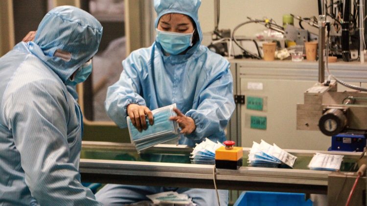 超3000家企業(yè)跨界造口罩 兩桶油等企業(yè)火線投產(chǎn)專用原材料