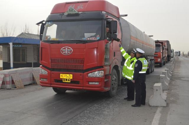近日各地強化道路危險化學品運輸安全