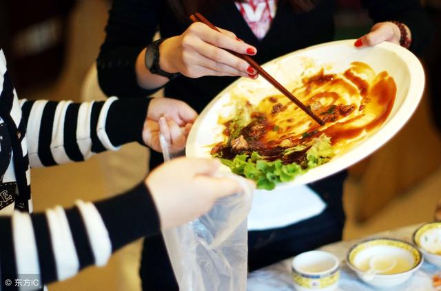 杜絕浪費，剩菜打包成流行 可降解塑料迎新催化