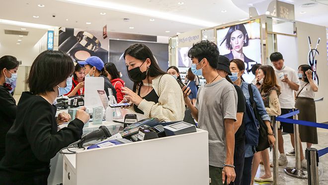 政治局首提需求側(cè)改革 擴大內(nèi)需核心堵點是消費能力