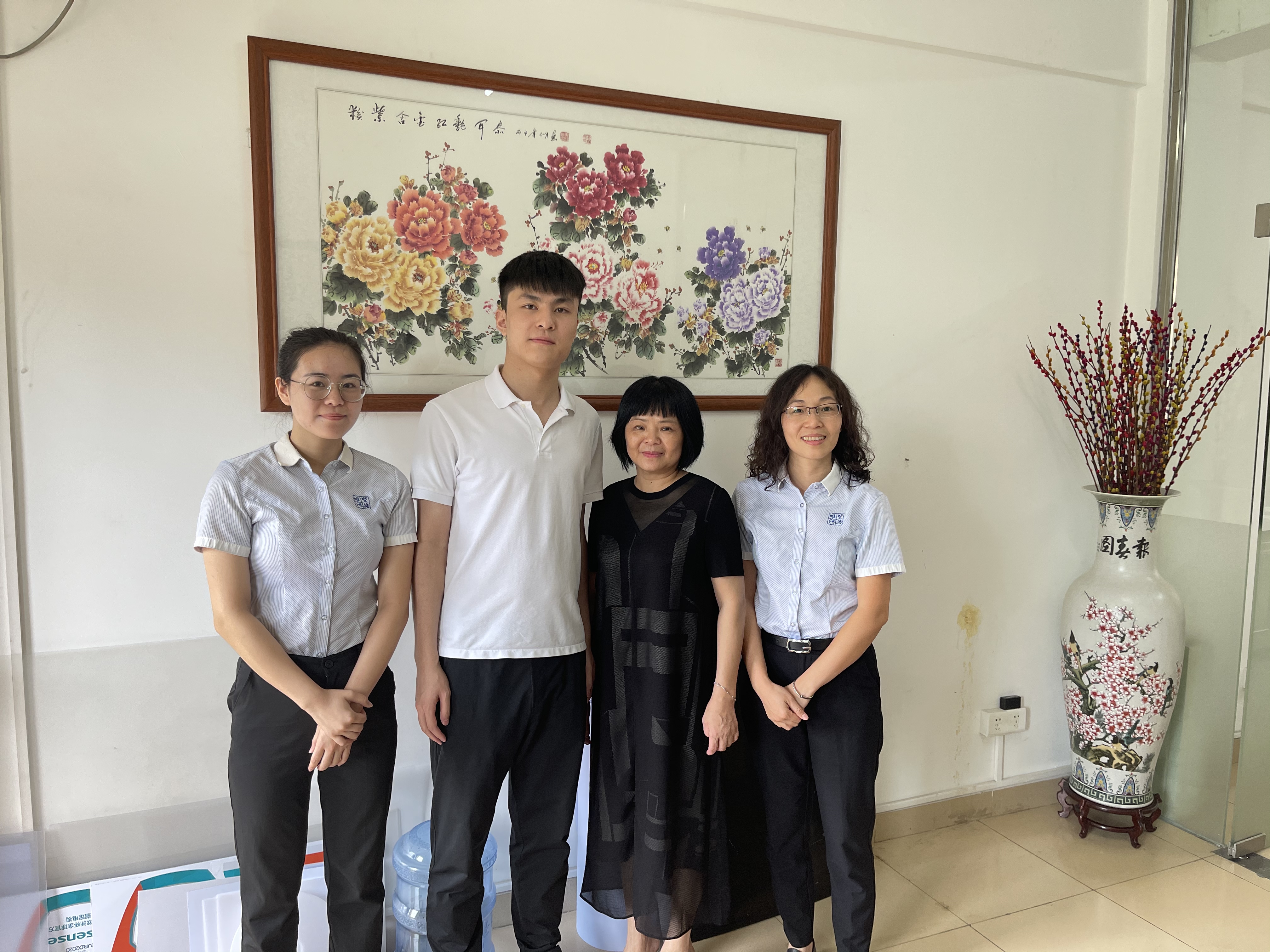 廣州市奔月塑膠材料有限公司 (3)