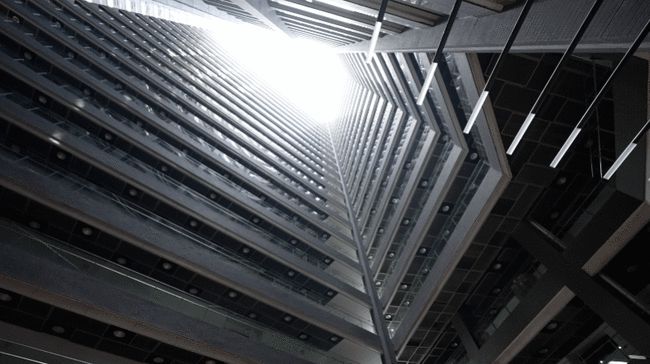 探訪深圳首棟“摩天工廠”：23層樓裝了上百家高端制造企業