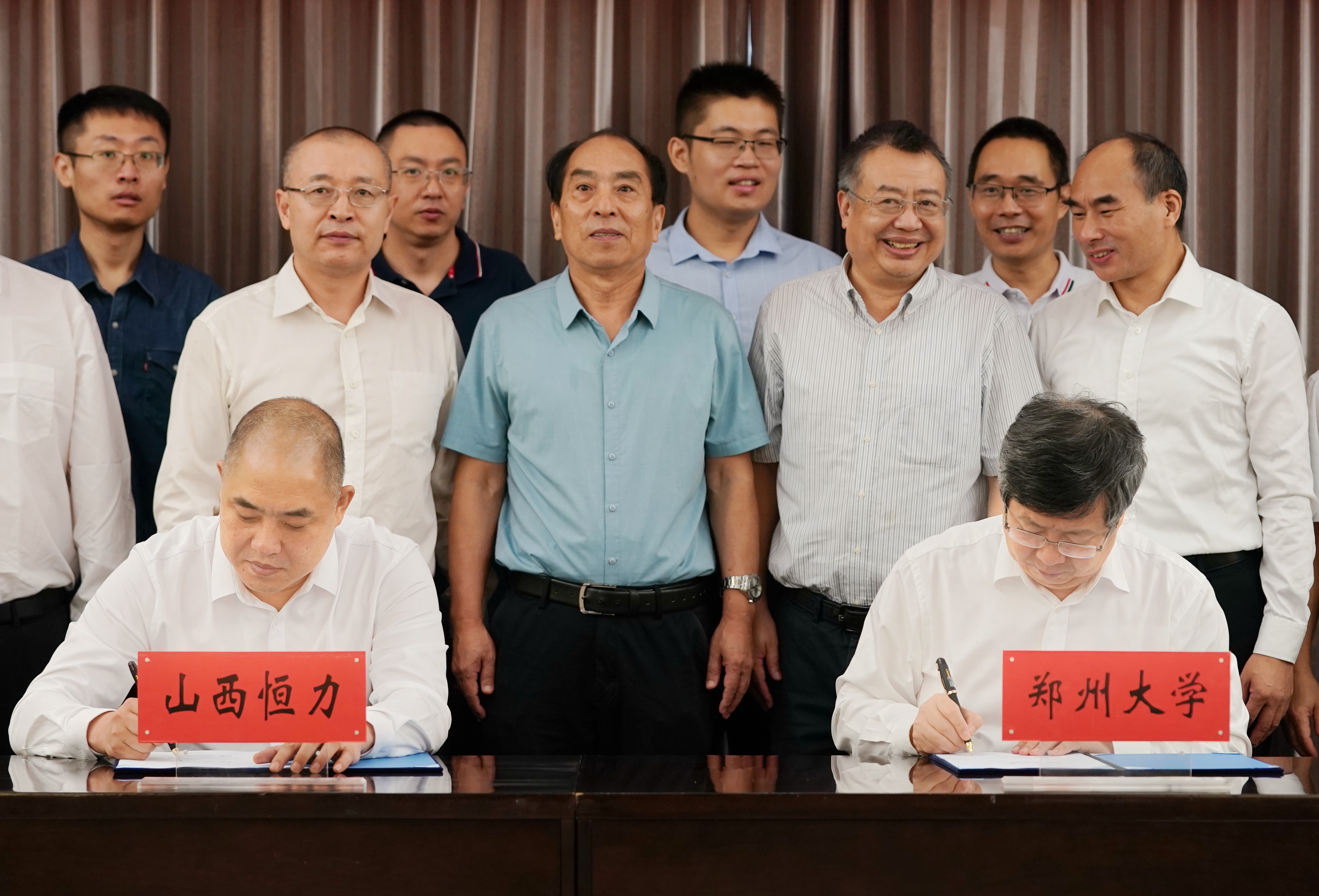 “長碳鏈及耐高溫尼龍生產技術”專利技術轉移合同簽訂儀式在鄭州大學舉行