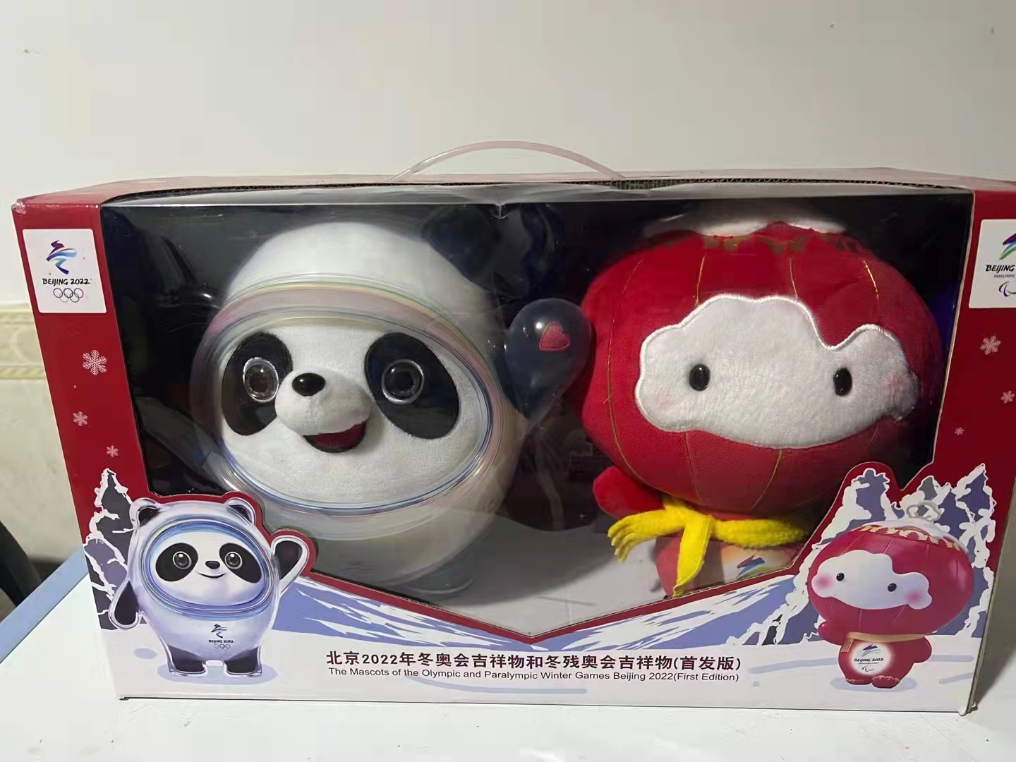 冰墩墩透明外殼是什么材料做成的，制作冰墩墩材料是什么
