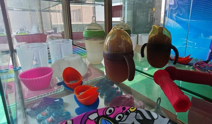 硅膠是什么材料做的？