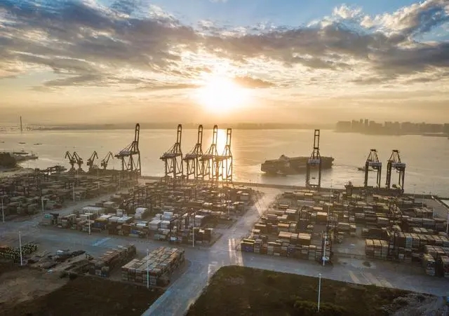 海關總署：今年前10個月中國進出口同比增長9.5%